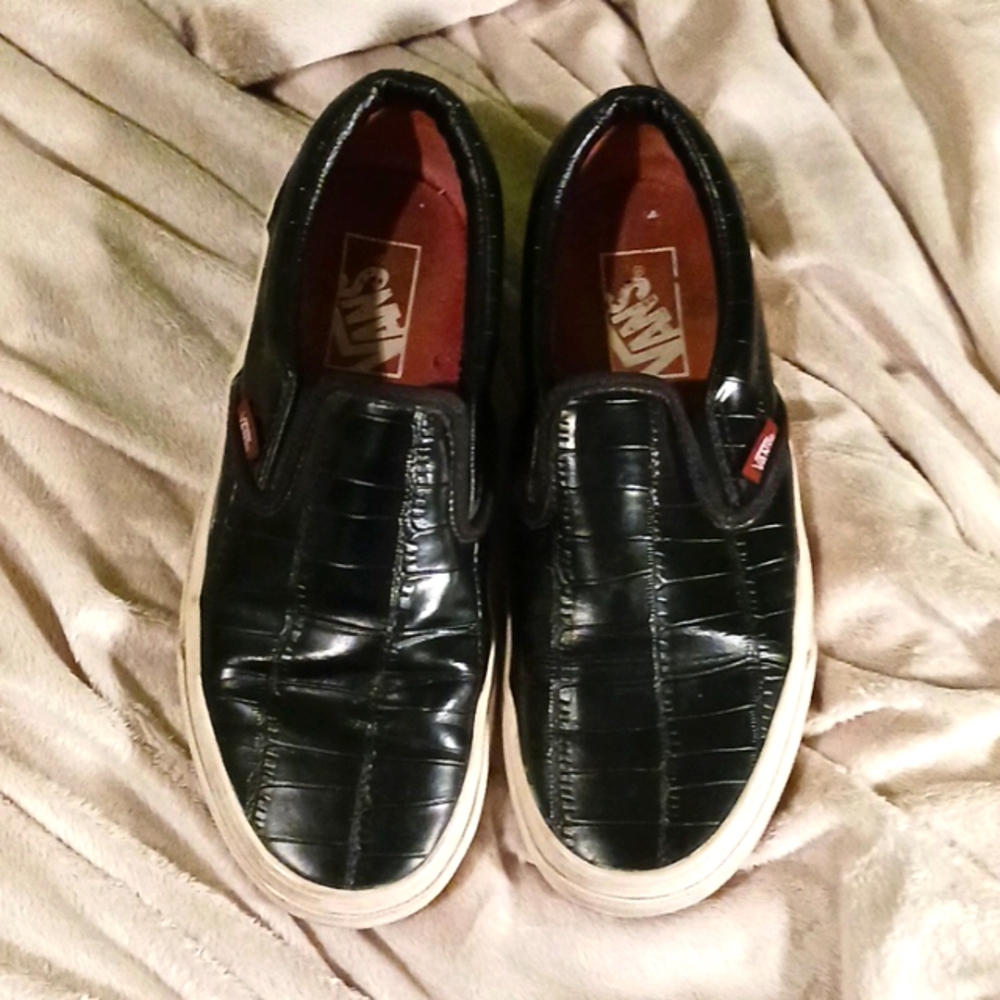 5.5 black vans croc style